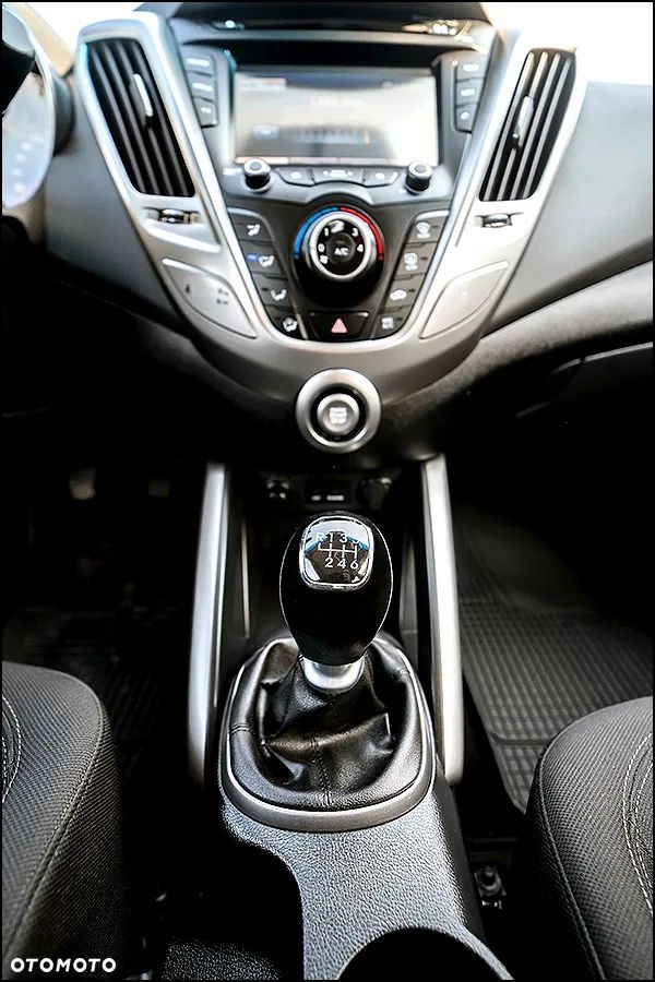 Hyundai Veloster - 25