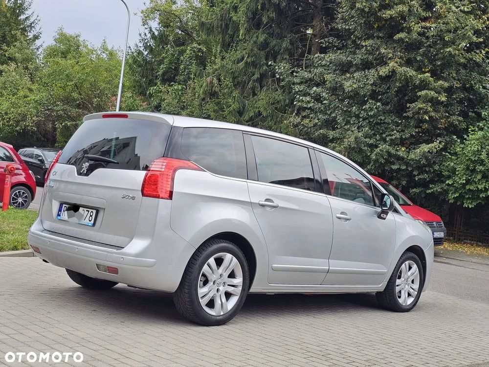 Peugeot 5008 - 8