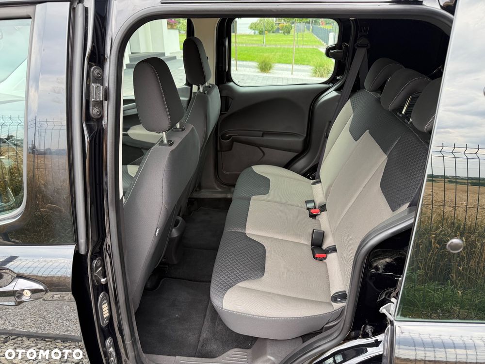 Ford Transit Courier - 14