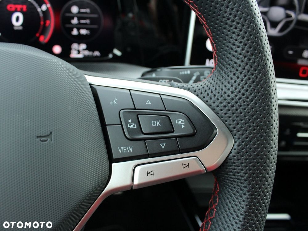 Volkswagen Golf - 22