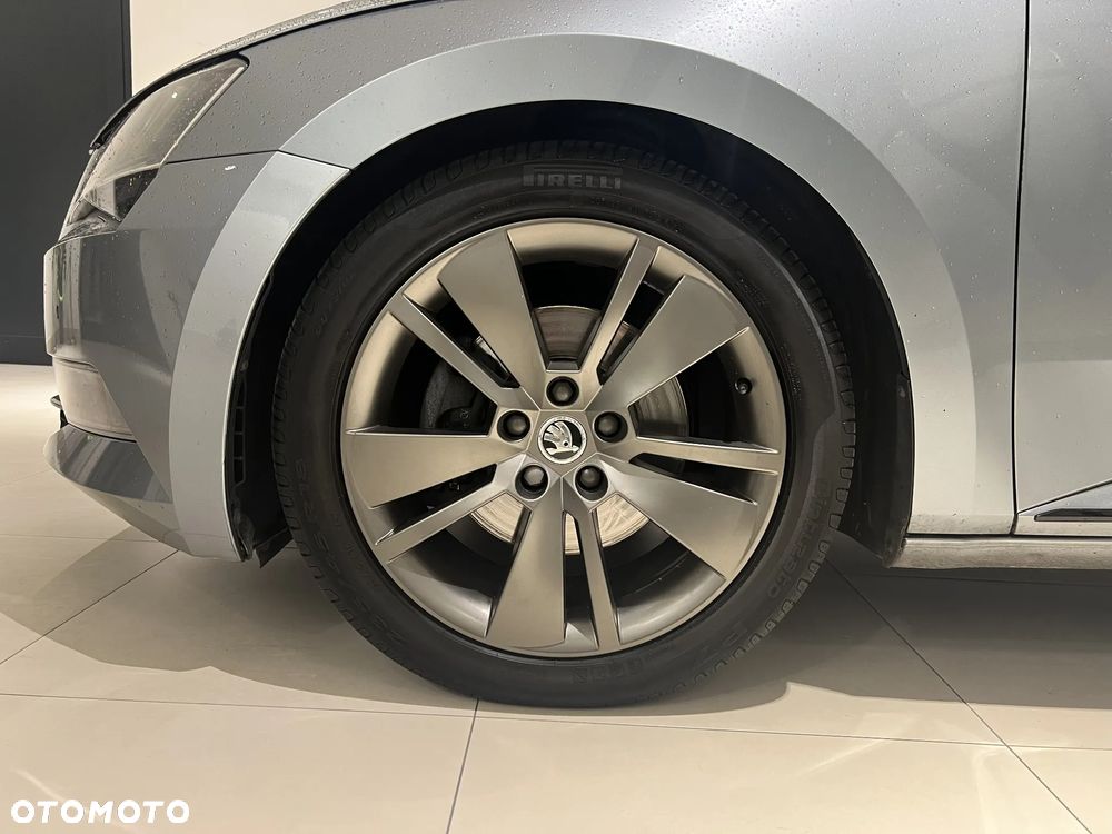 Skoda Superb 2.0 TDI Sportline DSG - 29
