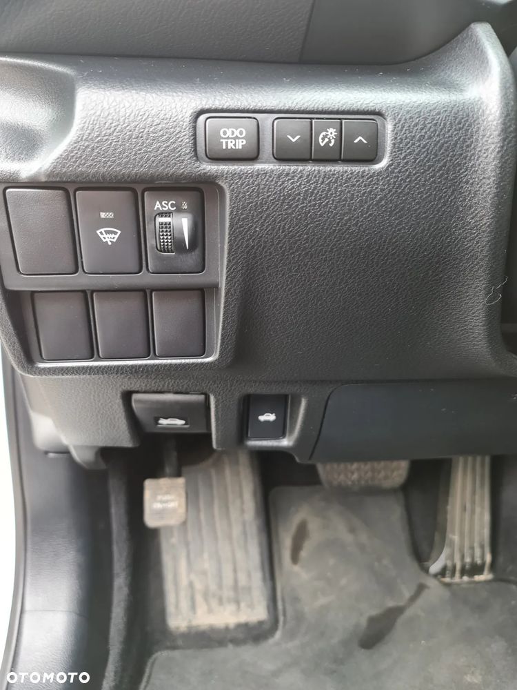 Lexus IS 300h Elegance - 13