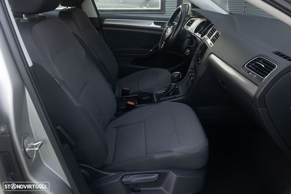 VW Golf 1.6 TDi Confortline DSG - 21