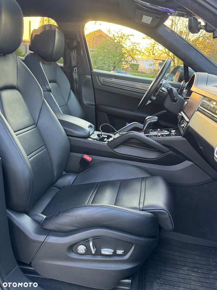 Porsche Cayenne Coupe GTS - 24
