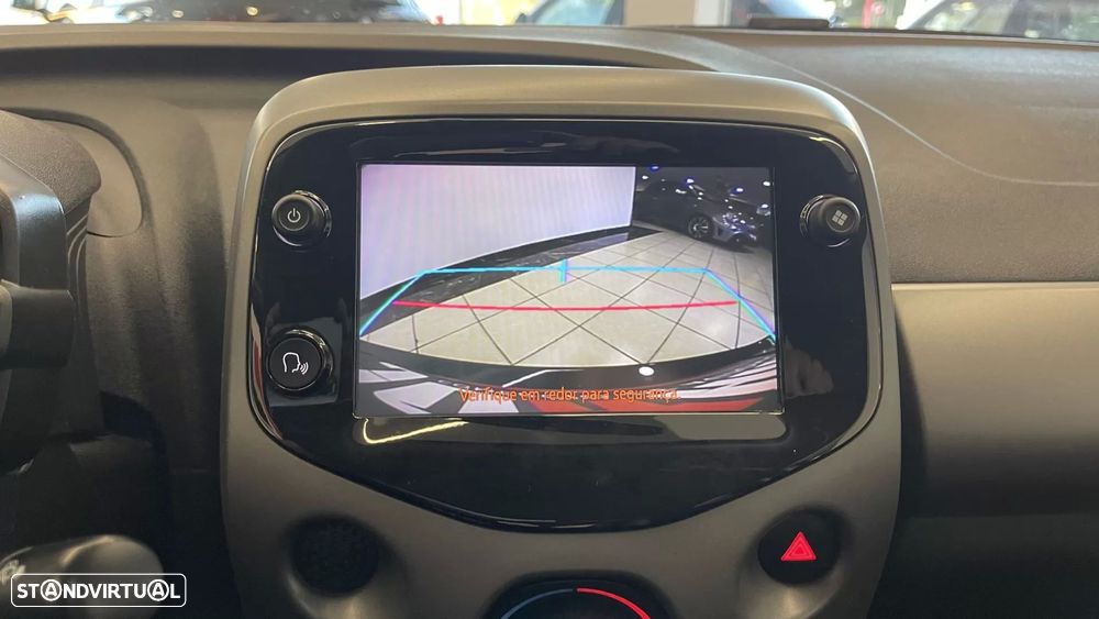 Toyota Aygo X Black&White - 28