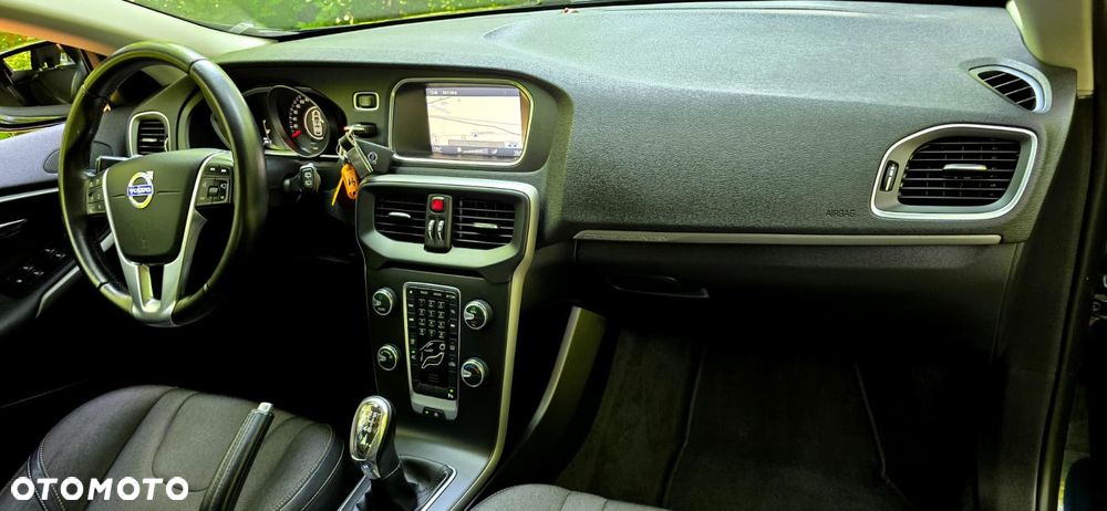 Volvo V40 Cross Country - 18