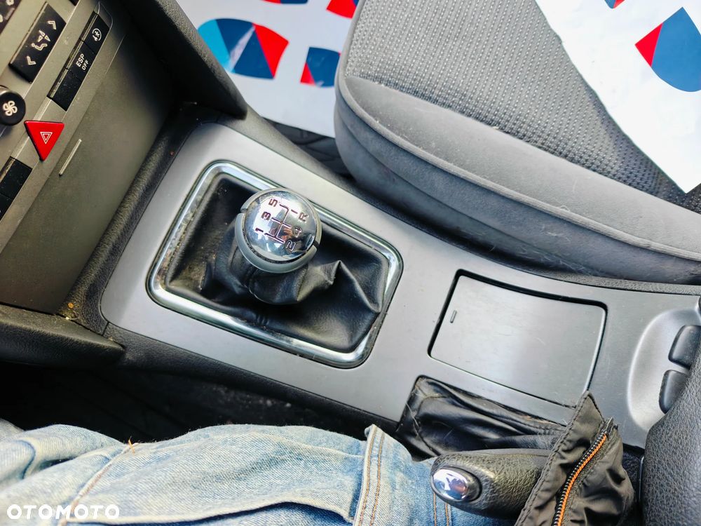 Peugeot 407 1.6 HDI SR Komfort EU3 - 23