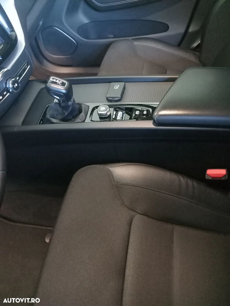 Volvo XC 60 D4 Momentum Pro - 35