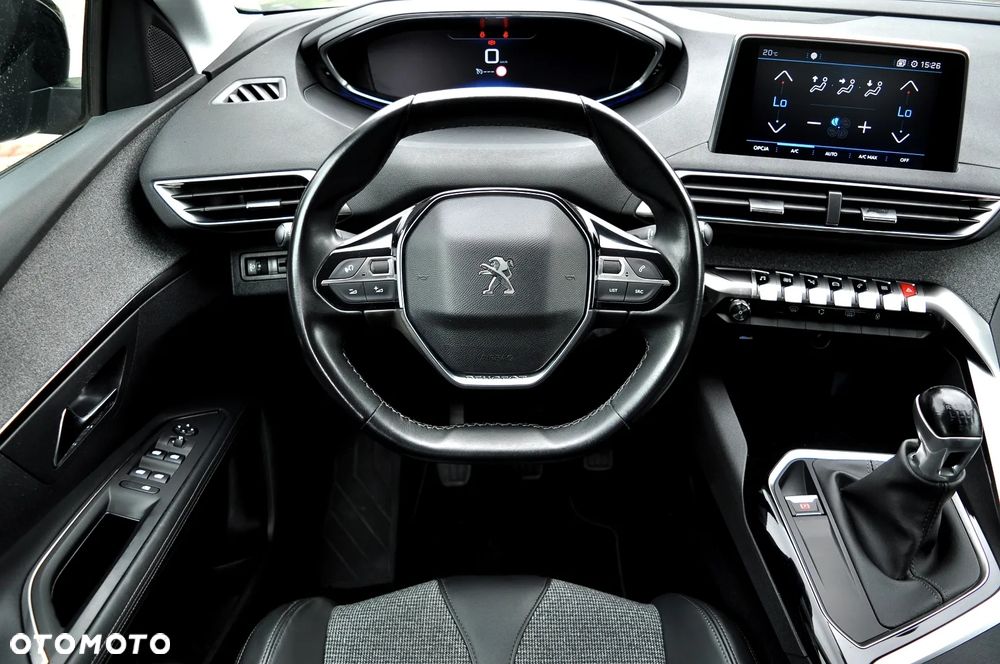 Peugeot 3008 1.2 PureTech Allure S&S - 23
