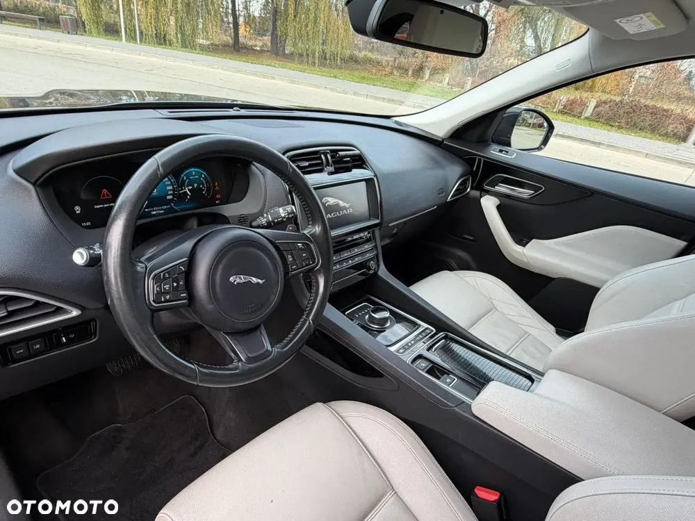 Jaguar F-Pace 2.0 i4D AWD Prestige - 14