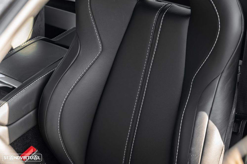 Aston Martin Vantage Coupe - 21