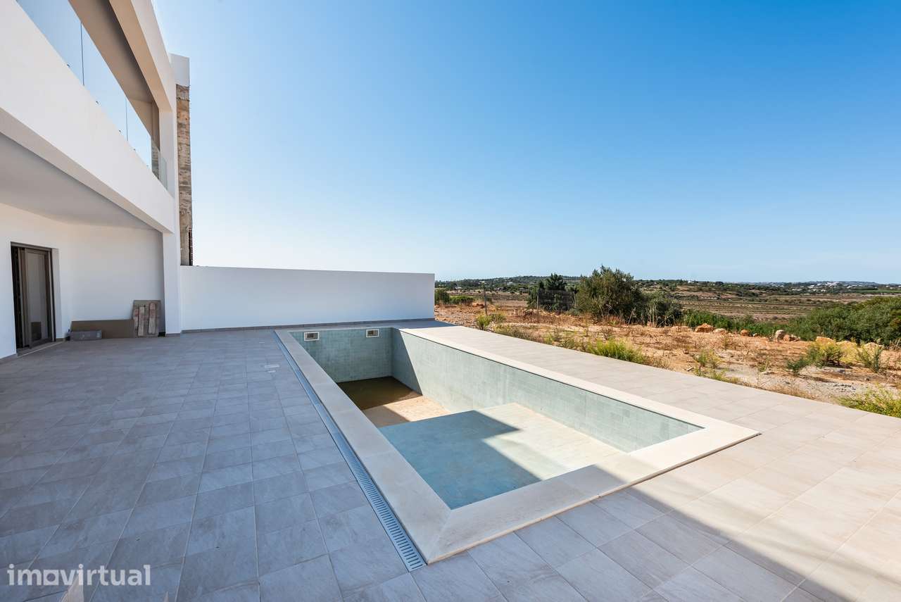 Moradia Nova T3 com piscina em Mexilhoeira Grande, Portimão - Grande imagem: 4/51