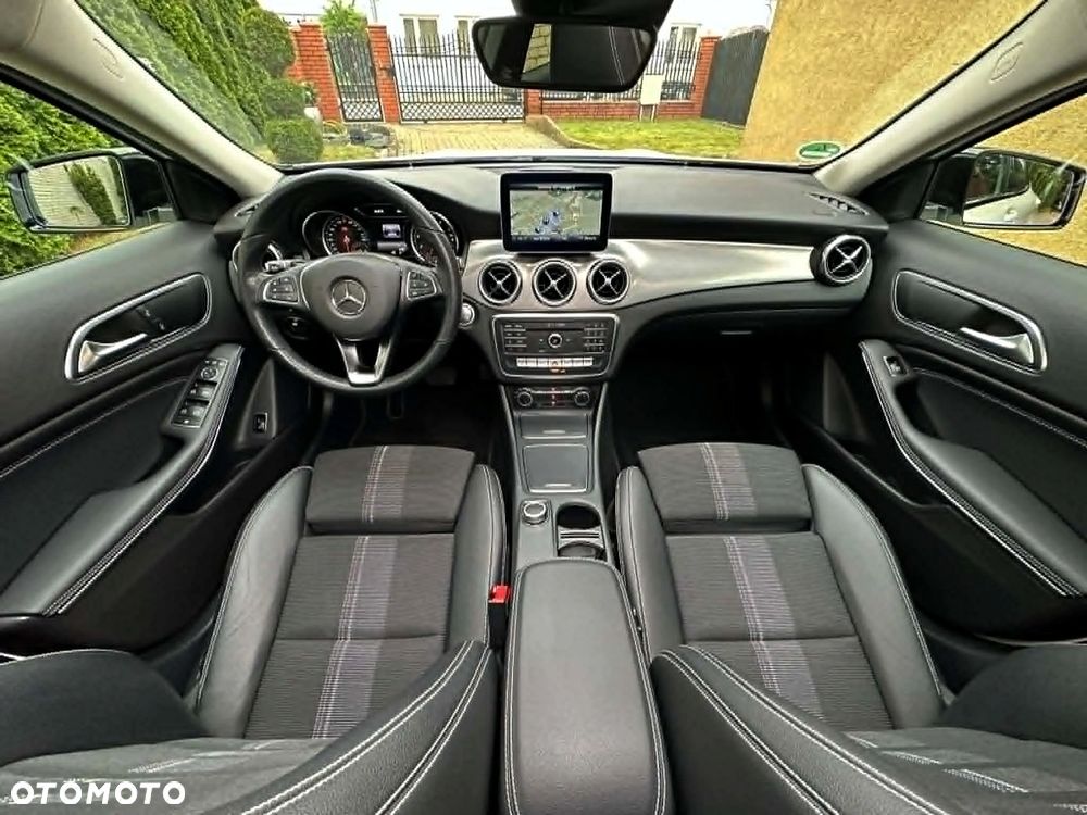 Mercedes-Benz GLA 200 7G-DCT Urban - 24