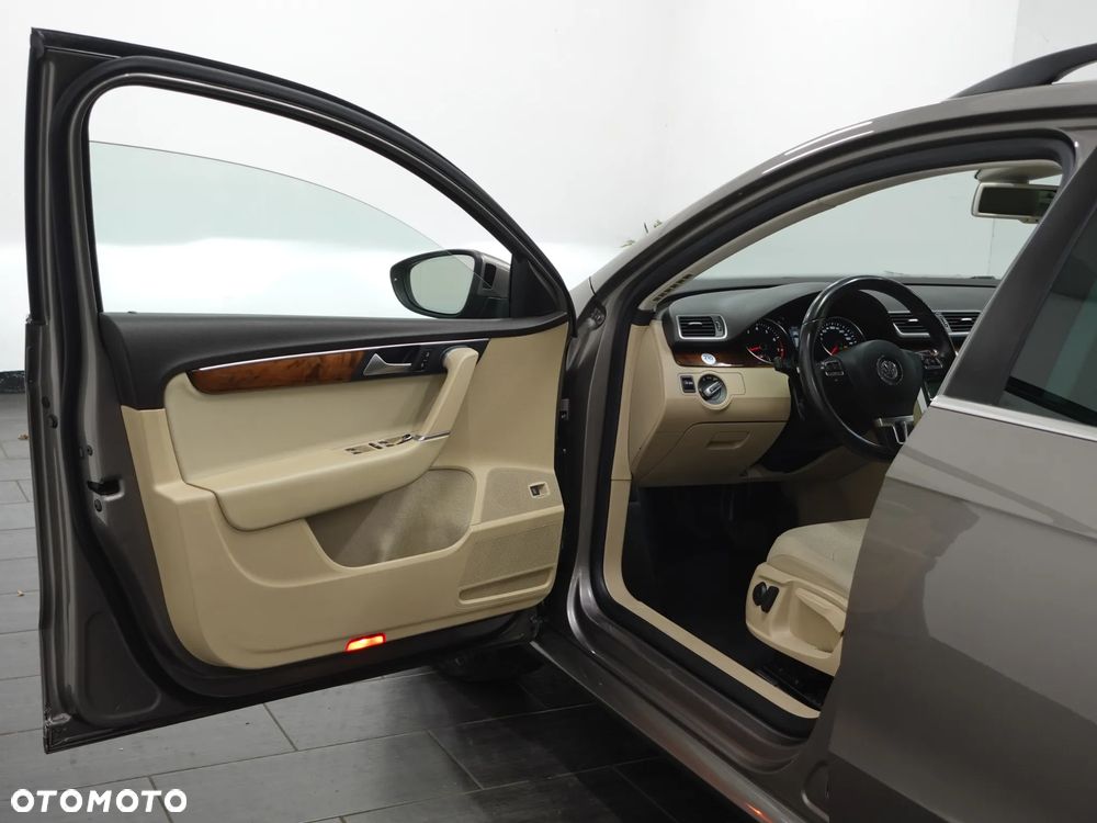Volkswagen Passat - 18