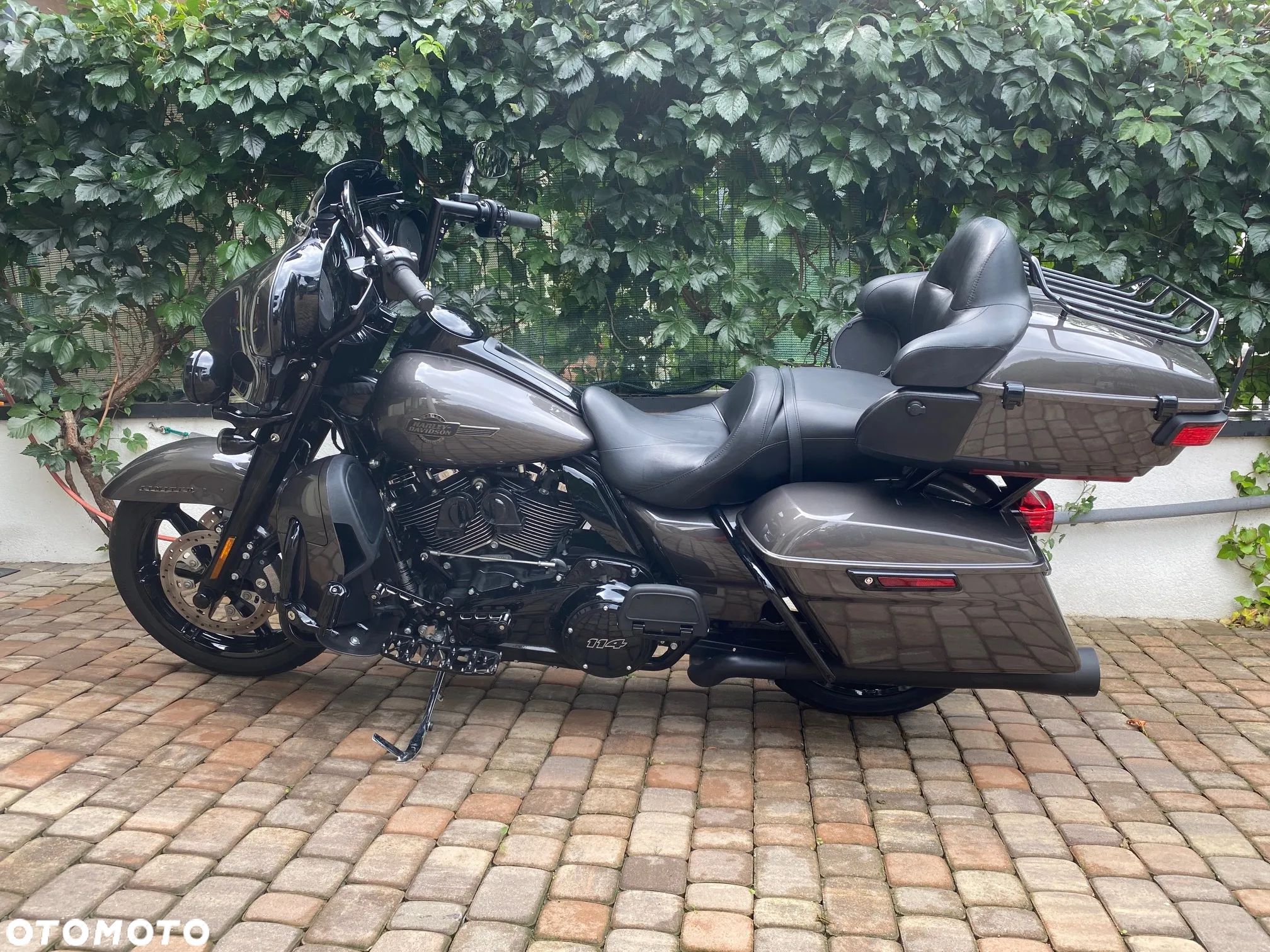 Harley-Davidson FLH Electra Glide - 1