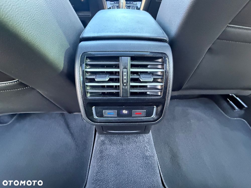 Volkswagen Passat 2.0 TDI SCR Highline DSG - 24