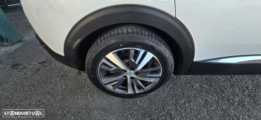 Peugeot 3008 Plug-In Hybrid 225 e-EAT8 Allure Pack - 25