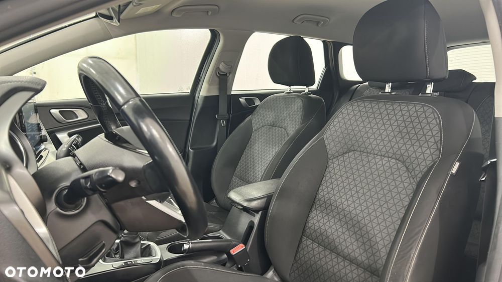Kia Ceed 1.5 T-GDI M - 17