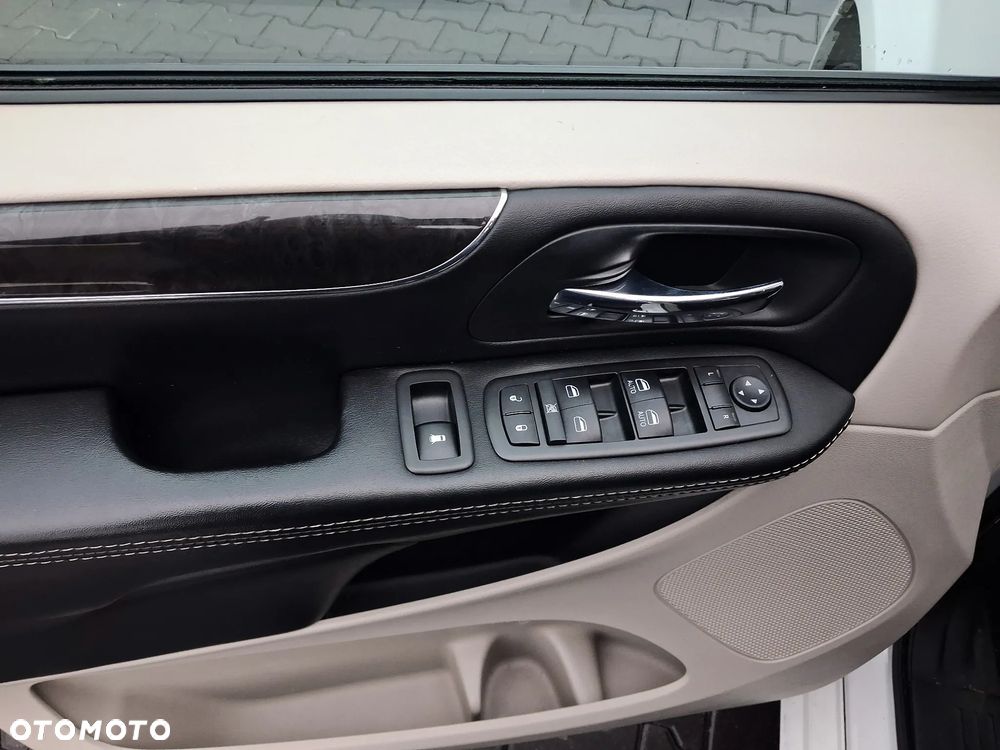 Chrysler Town & Country 3.6 Touring - 39