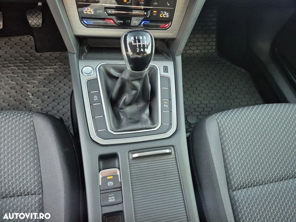 Volkswagen Passat 1.5 TSI ACT Advance - 15