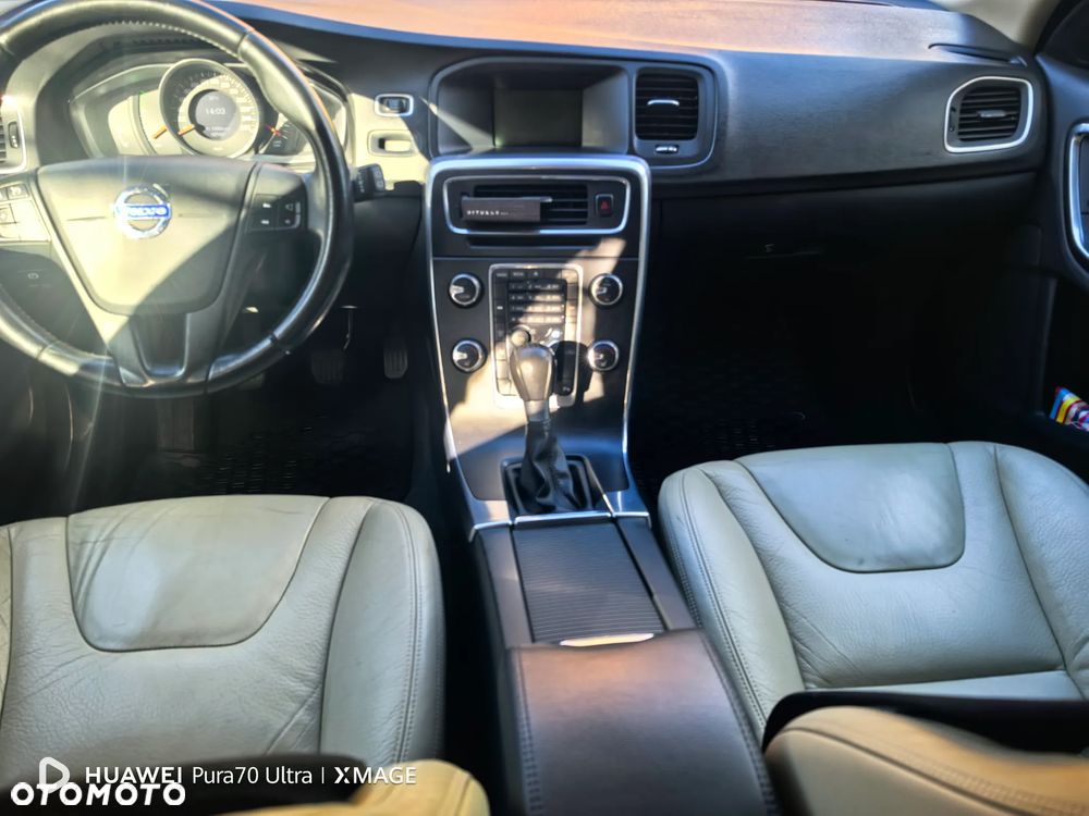 Volvo V60 T4 R-Design Kinetic - 12