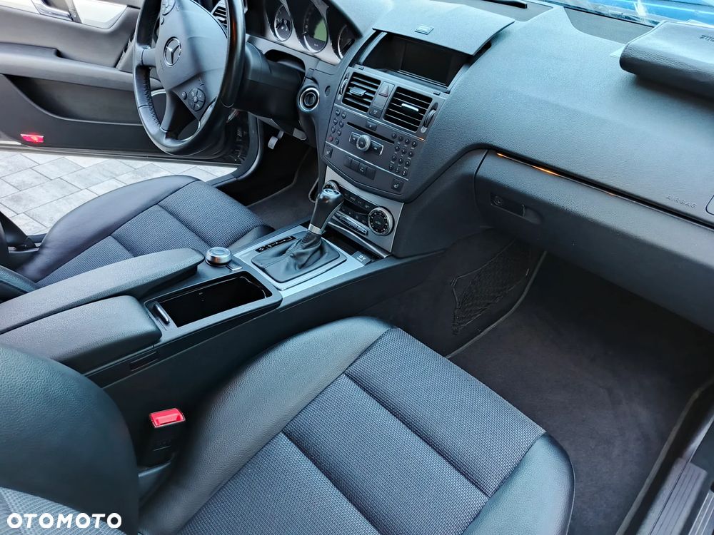 Mercedes-Benz Klasa C 220 T CDI DPF Automatik Avantgarde - 30