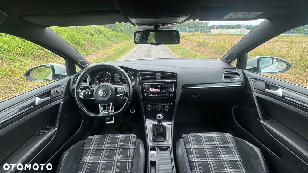 Volkswagen Golf - 15