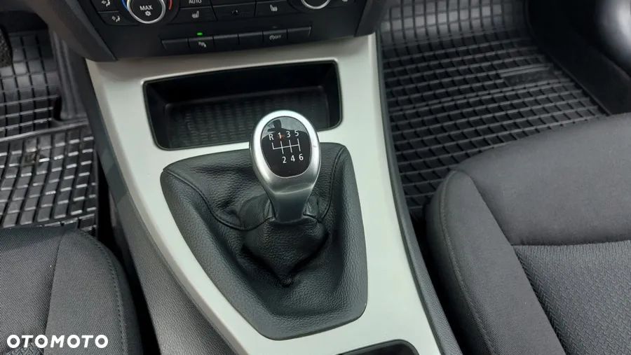 BMW Seria 3 318d DPF Touring - 22
