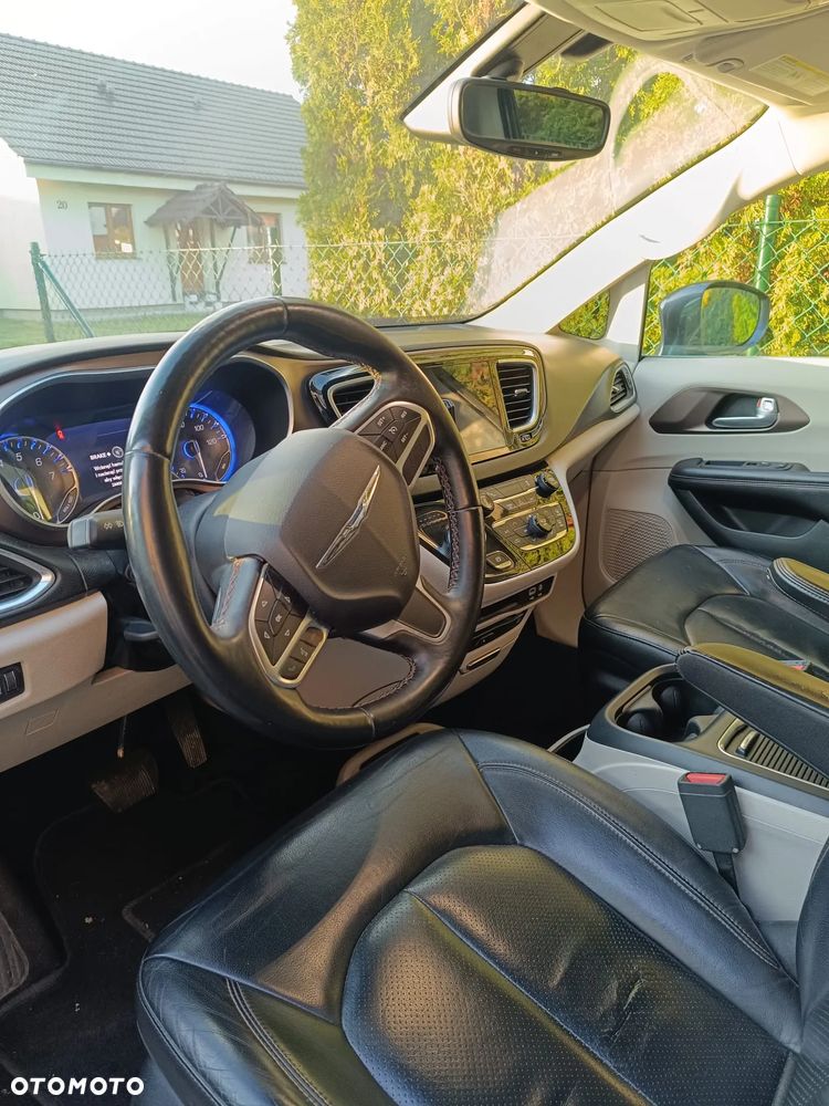 Chrysler Pacifica - 32