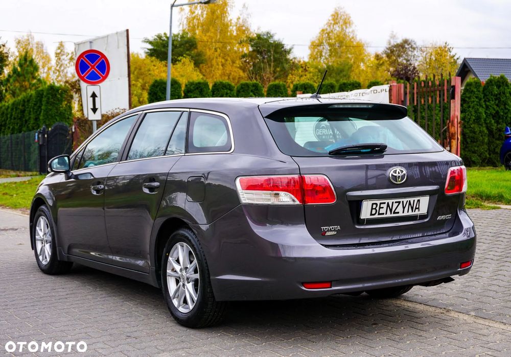 Toyota Avensis 1.8 Comfort - 3
