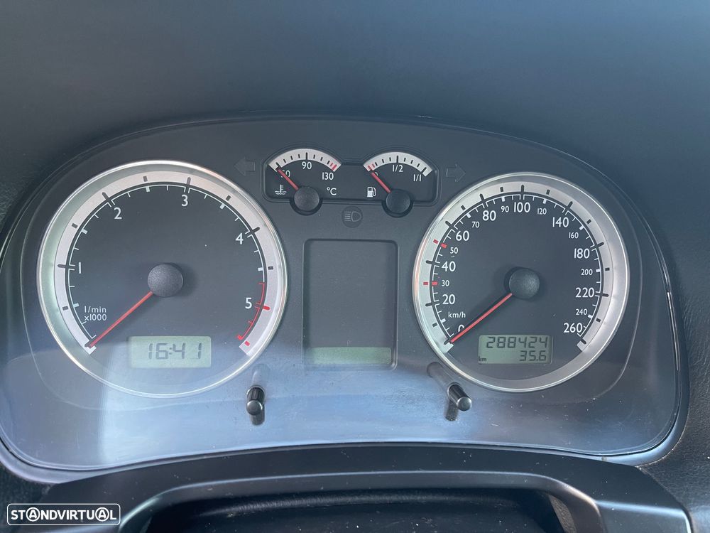 VW Golf 1.9 TDi 25 Anos Aut. - 15