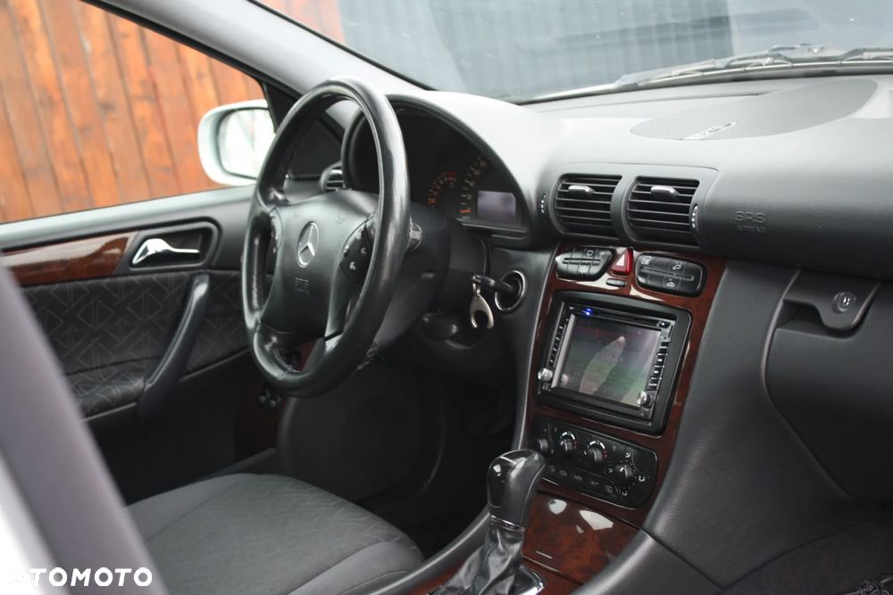 Mercedes-Benz Klasa C 180 T Kompressor Automatik Elegance - 28