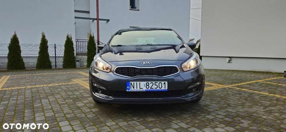 Kia Ceed 1.4 CVVT Dream Team Edition - 4