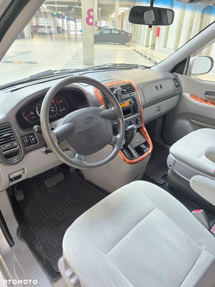 Kia Carnival 2.9 CRDi / Voyage - 15