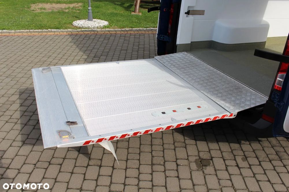 Volkswagen CRAFTER 2.0 177 KM / POLSKI SALON / JAK NOWY / CHŁODNIA / WINDA DHOLLANDIA / SPRINTER / IVECO / FIAT / - 16