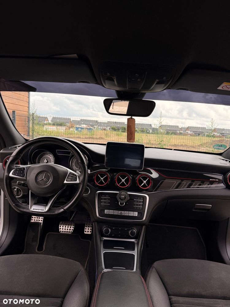 Mercedes-Benz CLA 200 7G-DCT AMG Line - 11
