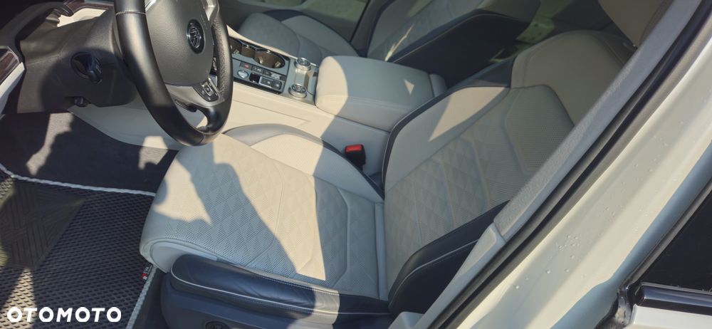 Volkswagen Touareg 4.0 V8 TDI SCR 4Mot R-Line - 24