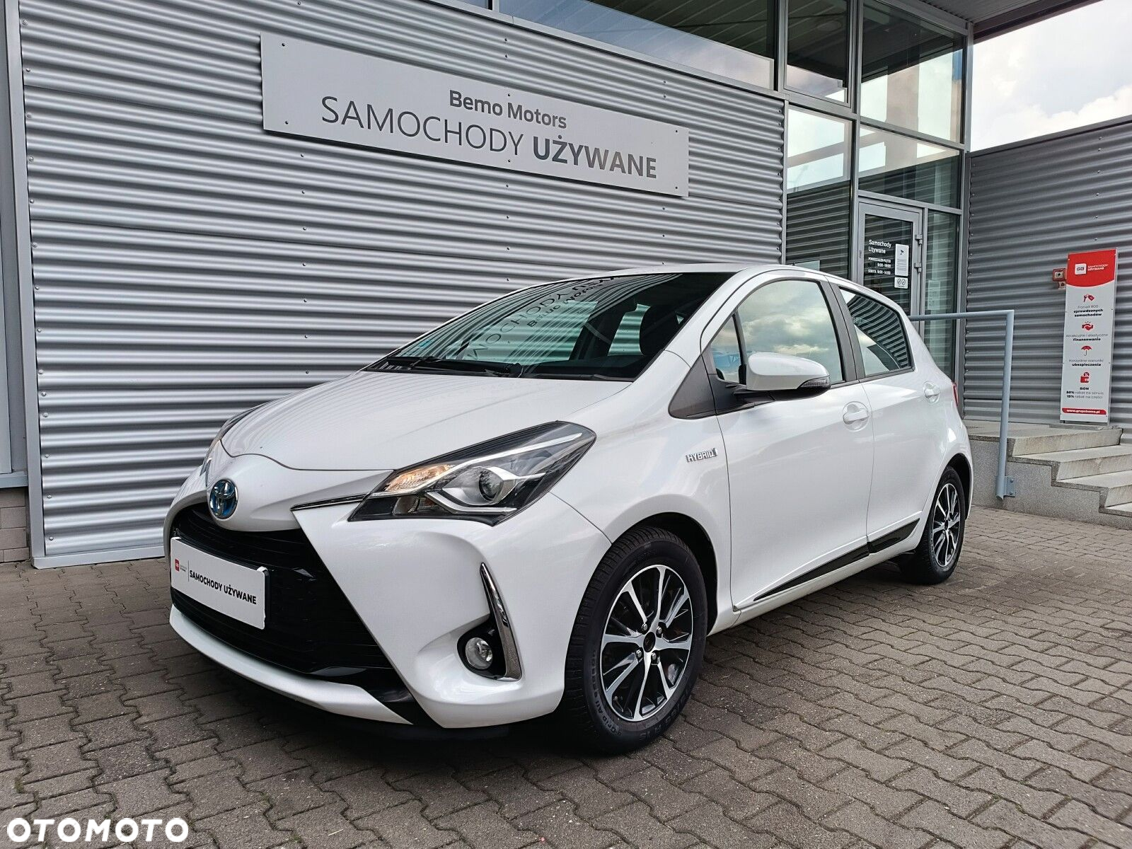 Toyota Yaris Hybrid 100 Active - 3