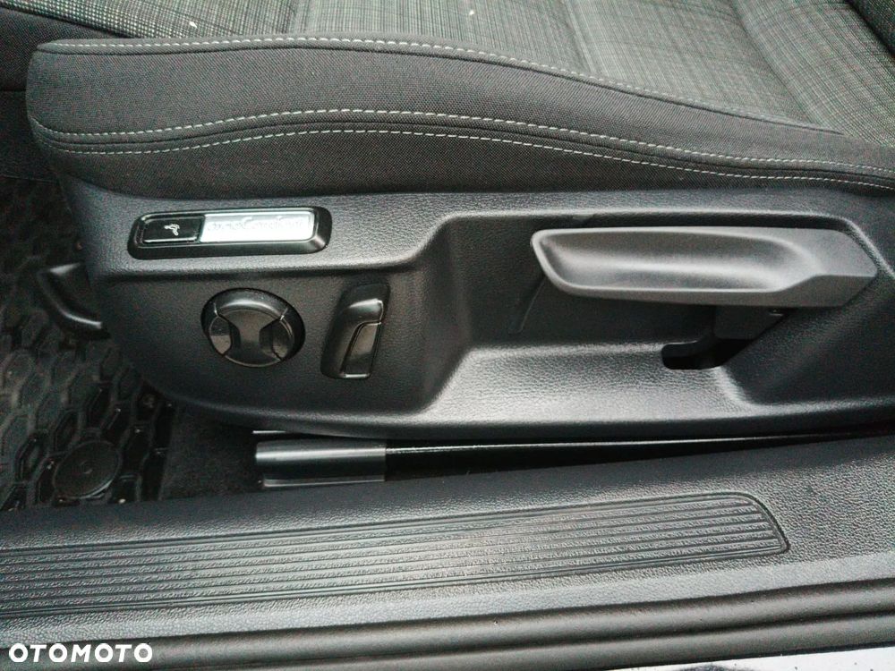 Volkswagen Passat 2.0 TDI SCR DSG Business - 13