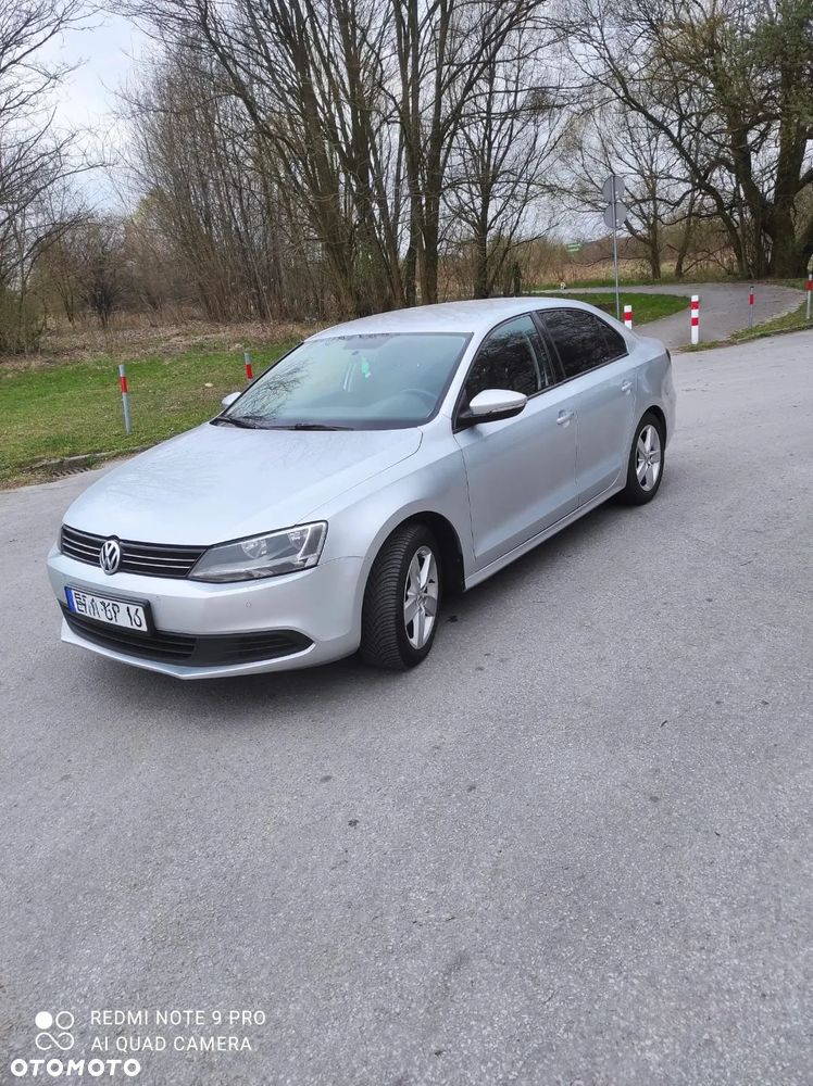 Volkswagen Jetta - 1