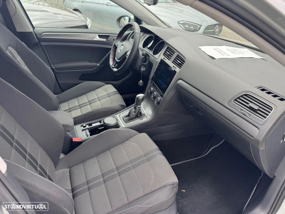 VW Golf Variant 1.6 TDi Highline DSG - 27