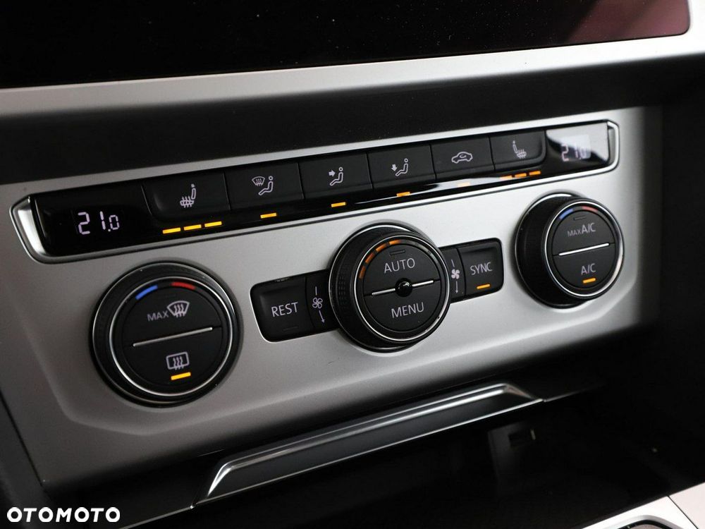 Volkswagen Passat - 29