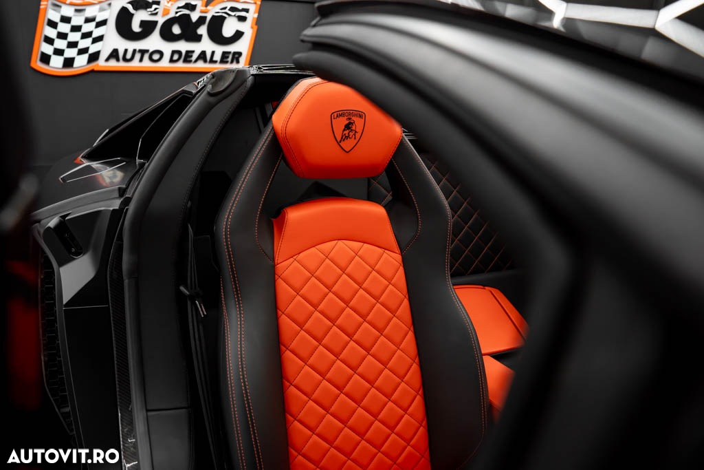 Lamborghini Aventador S Roadster - 14