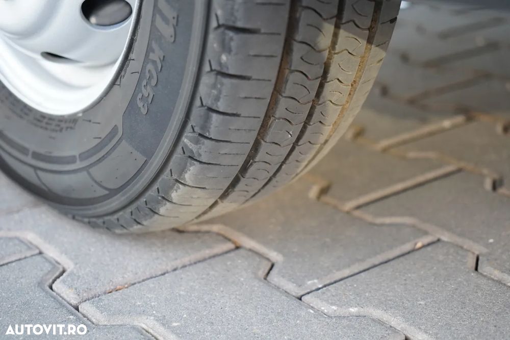 Nissan CABSTAR / ELEVATOR DE 20 DE METRI / GSR E200TE4 / DUBLU / CAPACITATE DE RIDICARE - 200 kg / 4 STABILIZATOARE / - 27