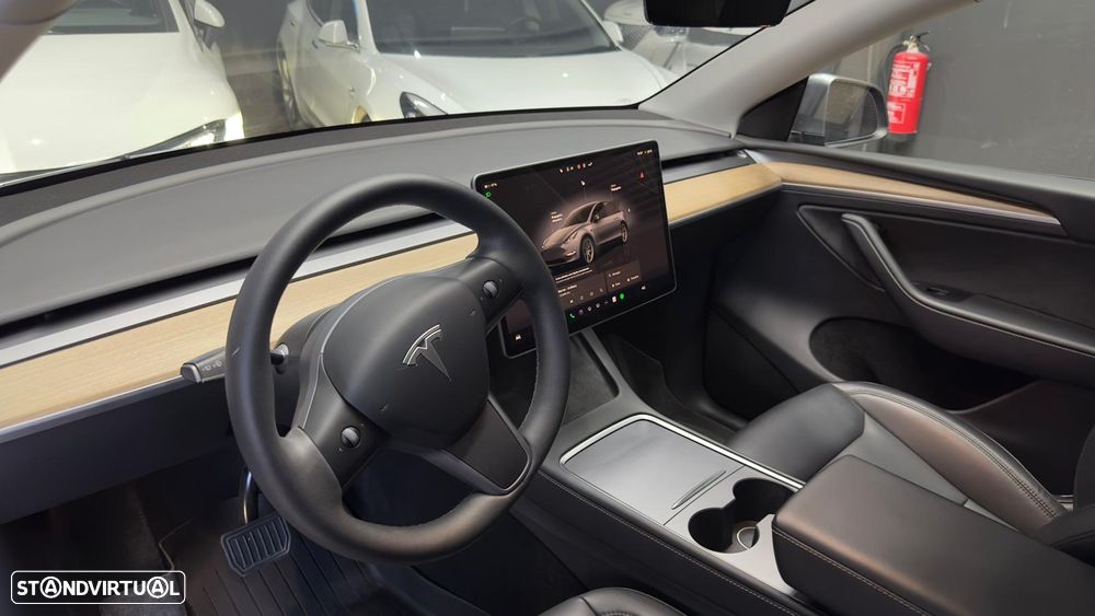 Tesla Model Y Long Range Tração Integral - 26