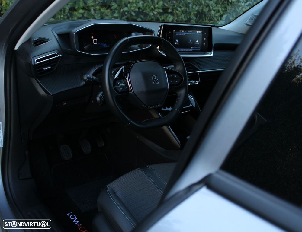 Peugeot 2008 1.2 PureTech Allure Pack - 32