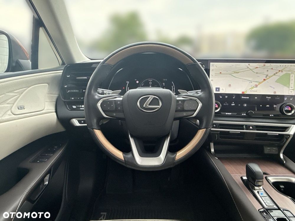 Lexus RX 450h+ Omotenashi - 25