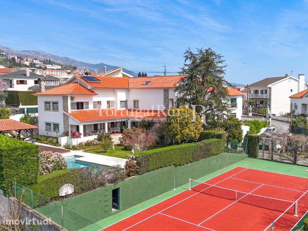 Moradia com court de tenis e piscina na Covilhã - Grande imagem: 2/60