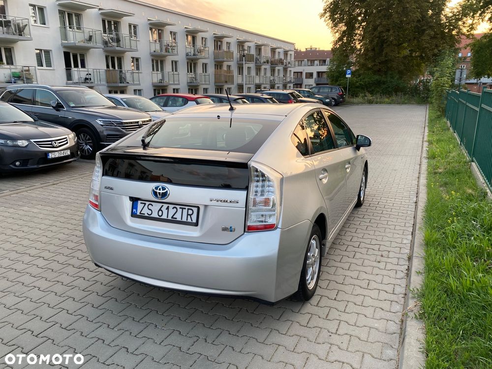 Toyota Prius - 4