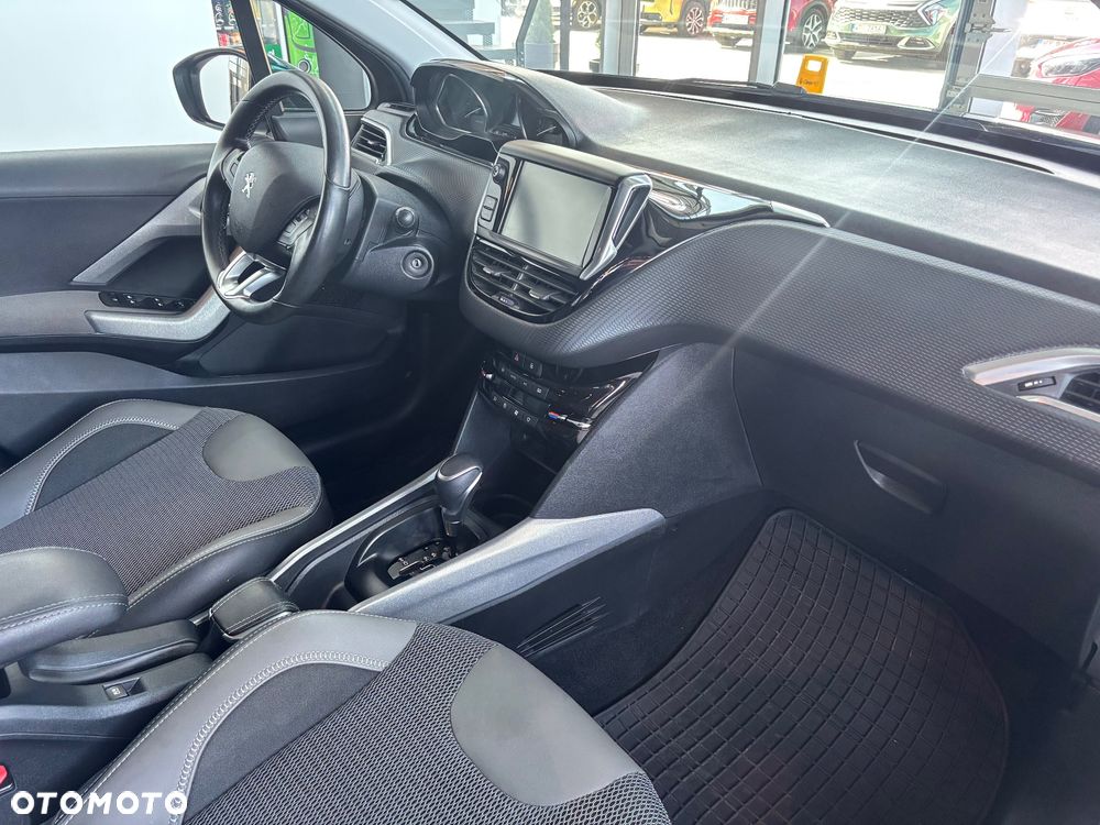 Peugeot 2008 1.2 Pure Tech Allure S&S EAT6 - 12